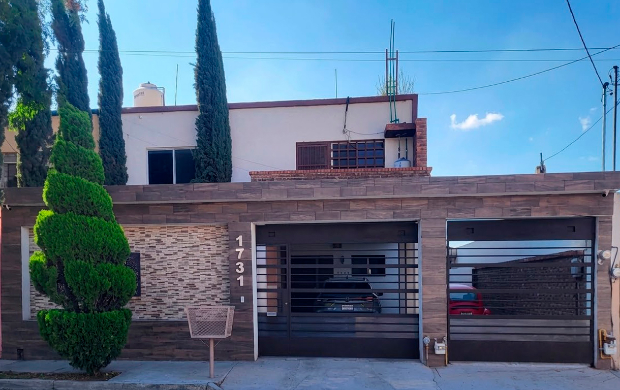 Fachada de residencia en República Oriente, Saltillo